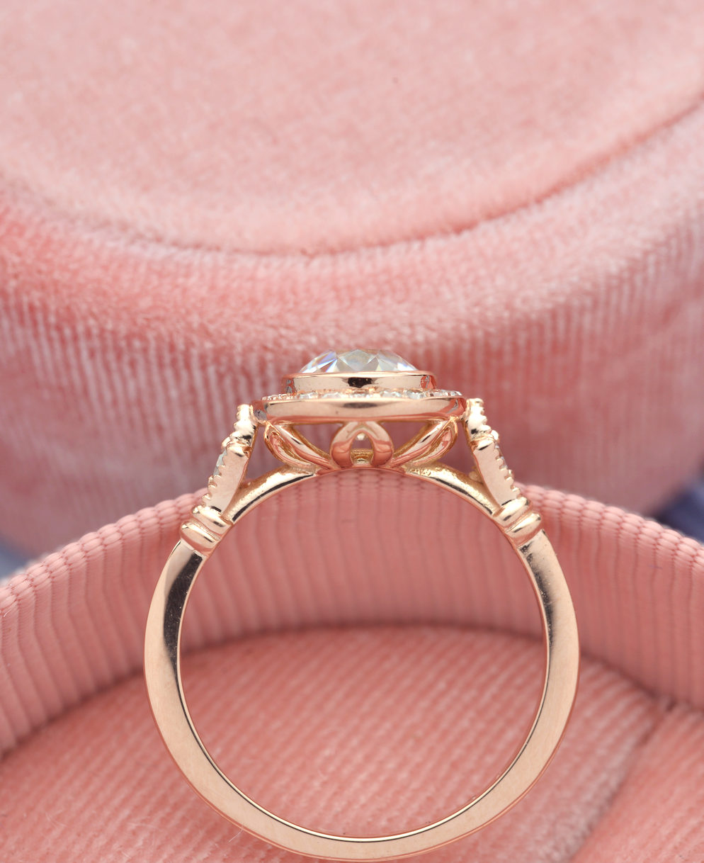 0.7 CT Round Vintage Halo Moissanite Engagement Ring