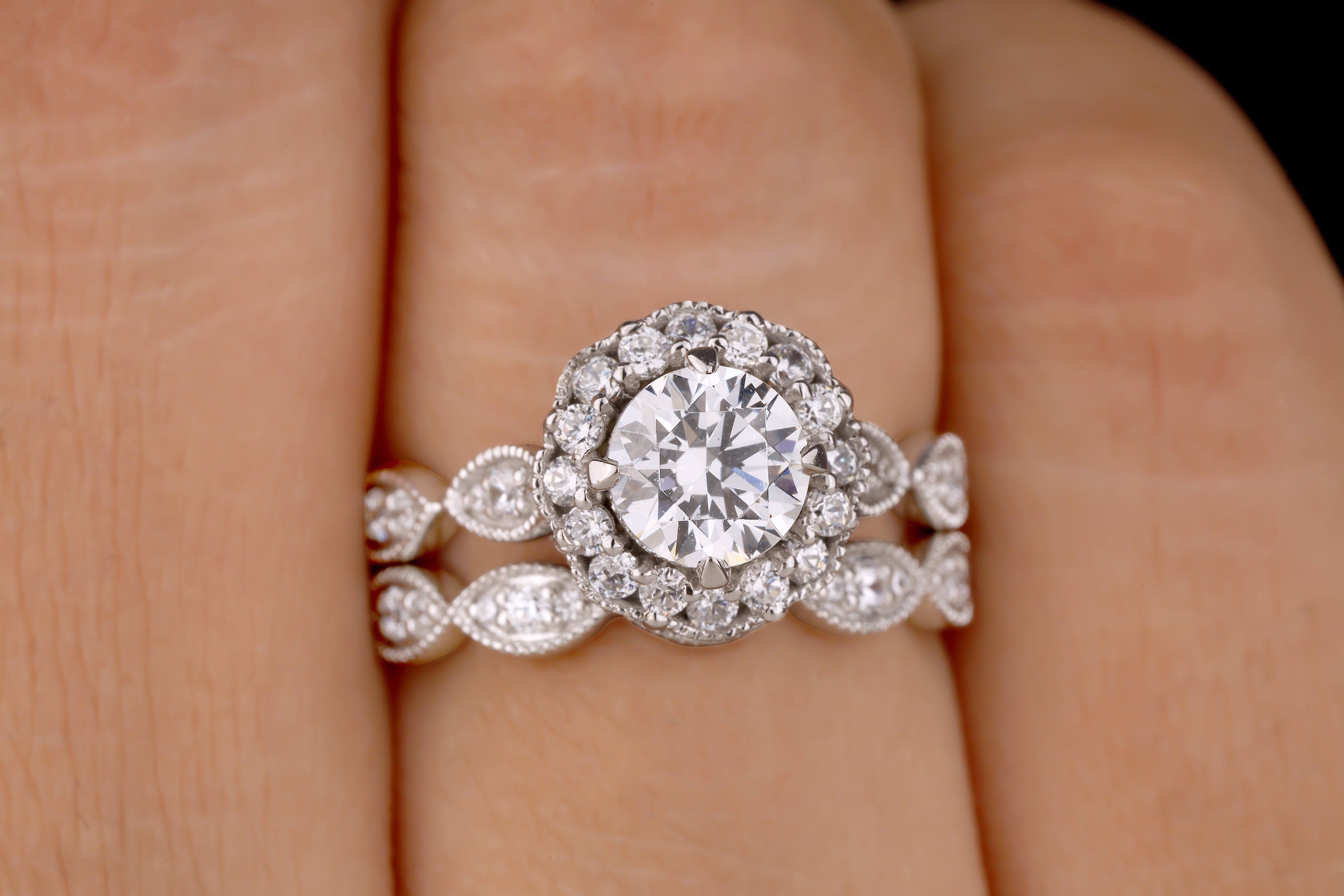 Art Deco 1 CT Round Moissanite Halo Engagement Ring Set Miligrain Scalloped Wedding Band White Gold Ring Bridal Ring Set Vintage Style Ring